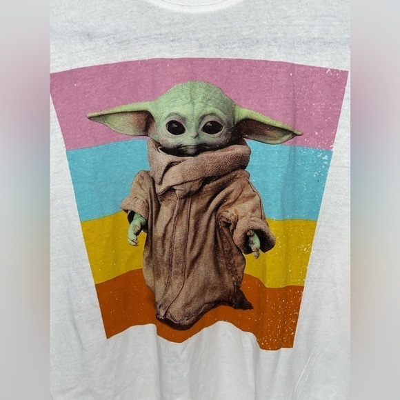 Disney Star Wars Grogu ~ Baby Yoda Star Wars T-Shirt ~ Size Medium - Picture 3 of 9